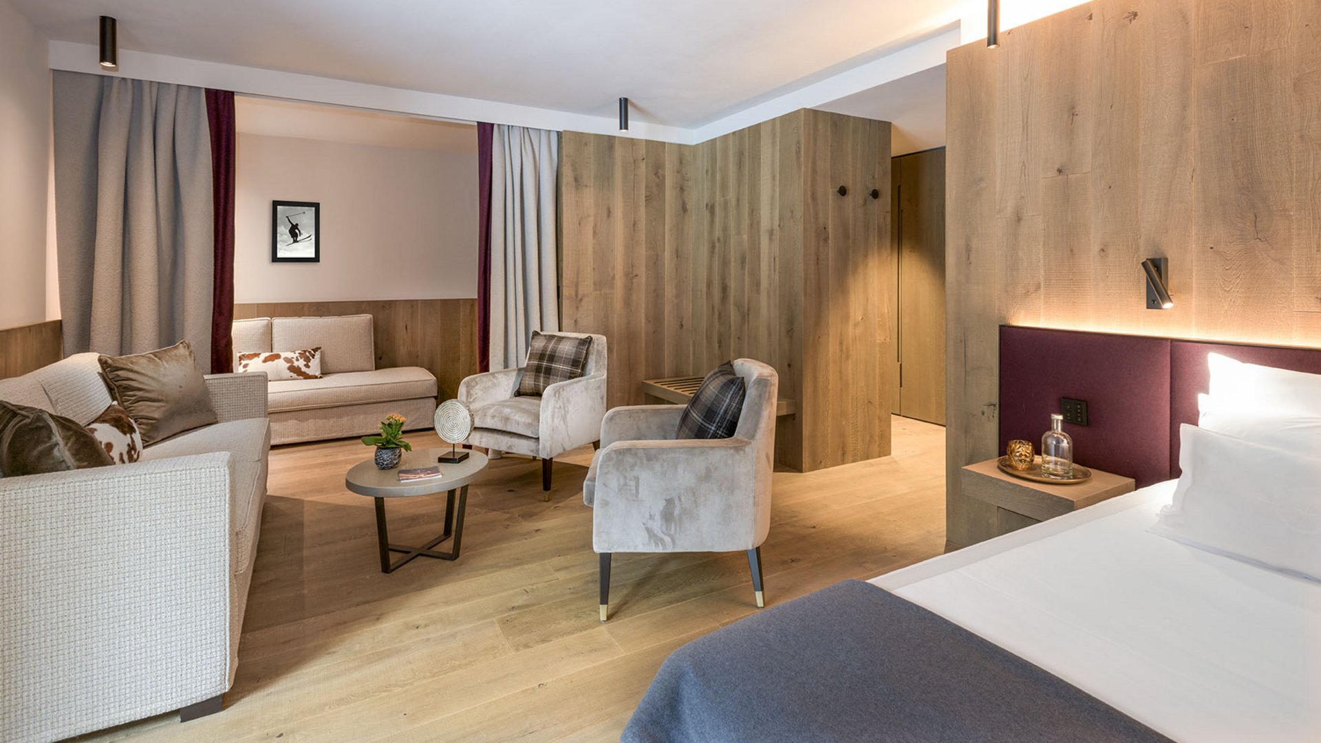 Your hotel in Val Pusteria/Pustertal with half board: oh, comfy Modern hotel room with seating area and light wood furnishings