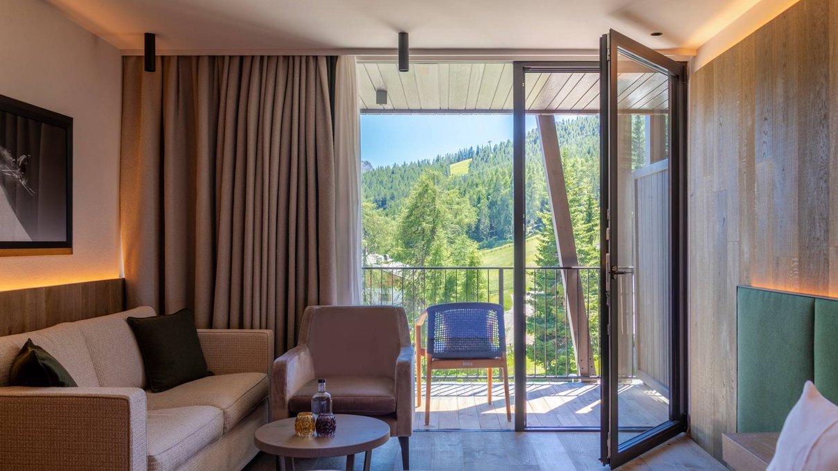 Deine Unterkunft im Pustertal: oh, wow! Hotelzimmer mit offenem Balkon und Blick auf grüne Berge