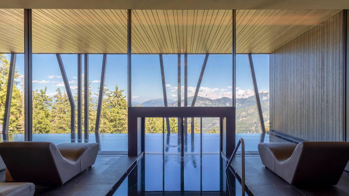 Deine Unterkunft im Pustertal: oh, wow! Spa mit Hallenbad und Panoramablick auf die Berge